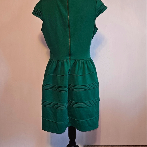 Elle Capped Sleeved Green Midi Dress - Picture 4 of 5